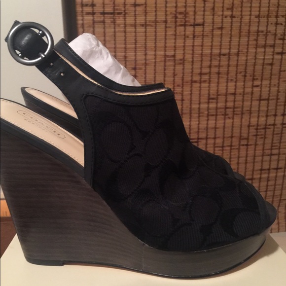 Coach (A8186) Janet Signature wedges - Picture 2 of 5